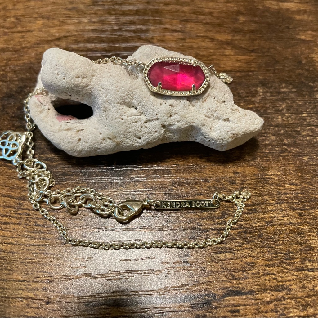 Kendra Scott Pink And Gold Necklace With Vibrant Pendant 31$